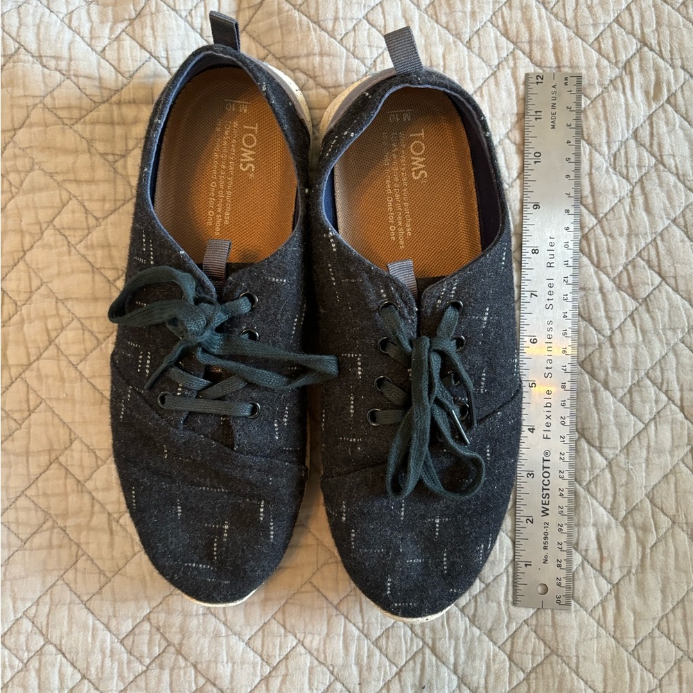 Men’s Toms Shoes Size 10